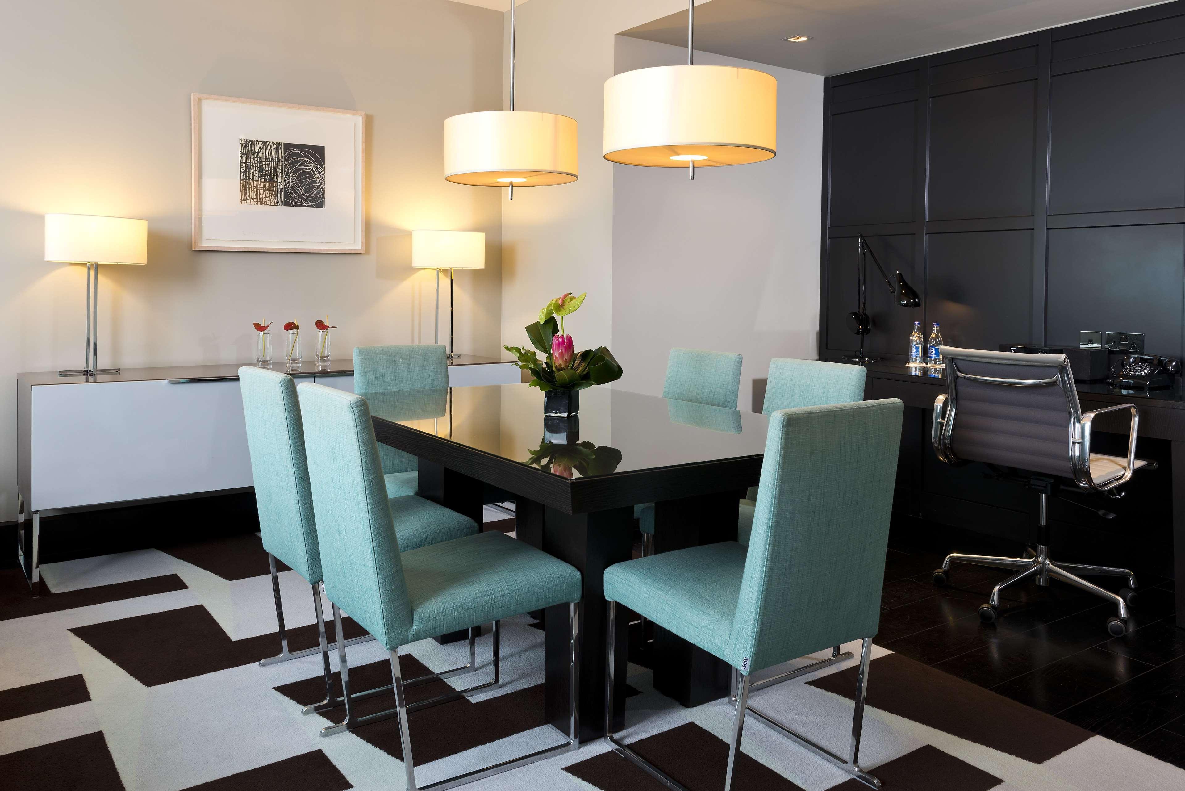 The Fitzwilliam Hotel Belfast Exteriér fotografie A modern dining room