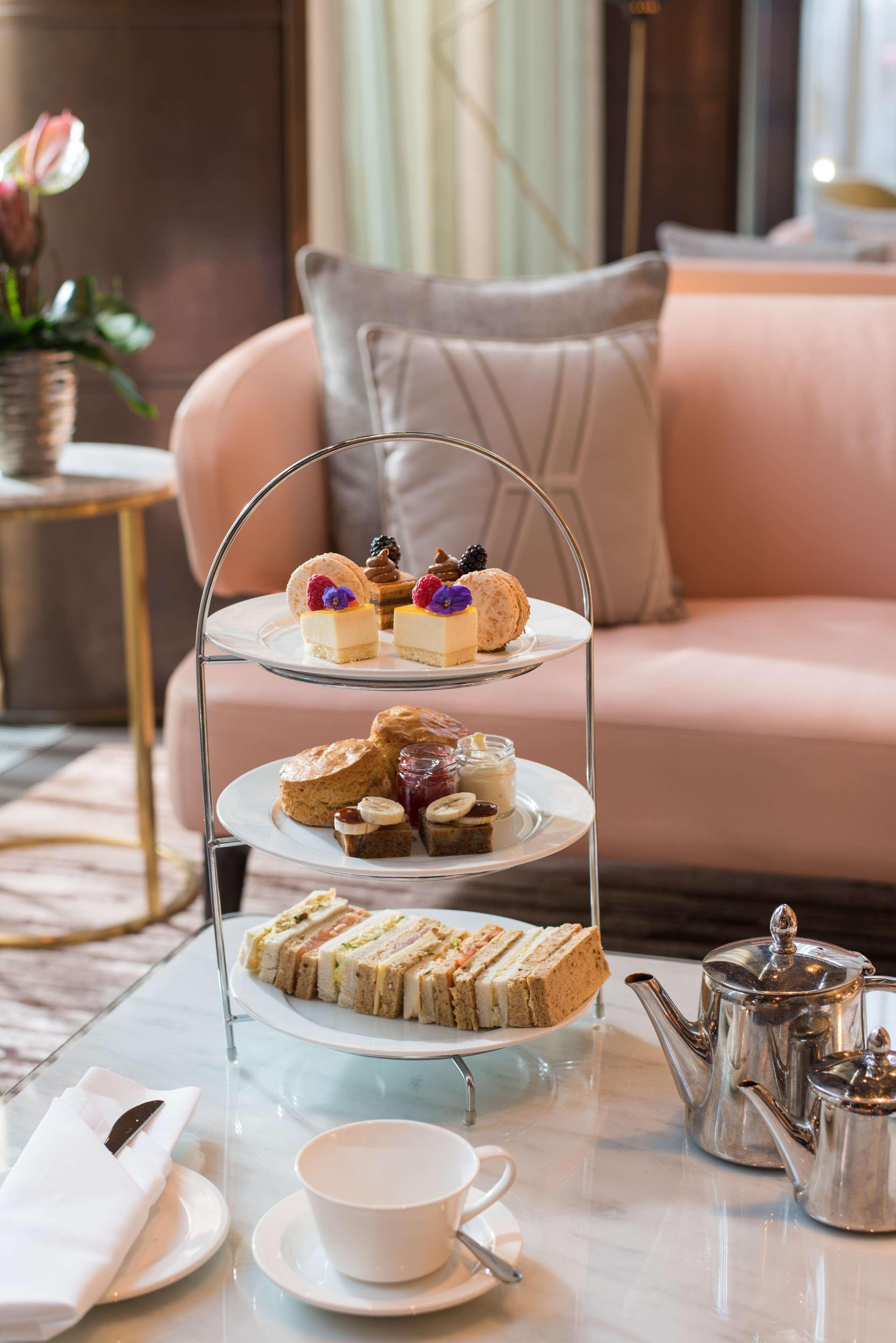 The Fitzwilliam Hotel Belfast Exteriér fotografie Afternoon tea at The Ivy, St John's Wood