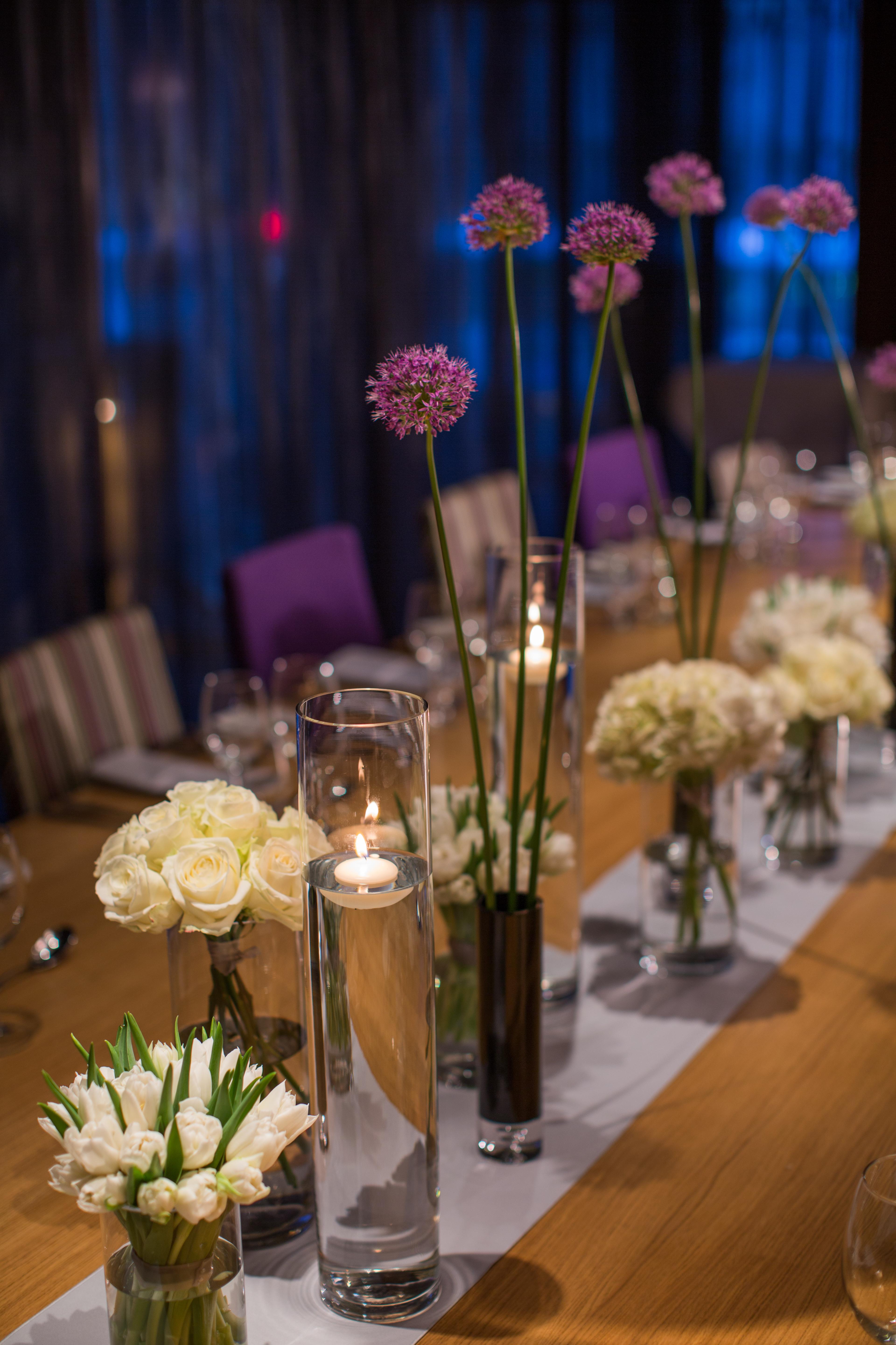 The Fitzwilliam Hotel Belfast Exteriér fotografie A table decorated with flowers and candles