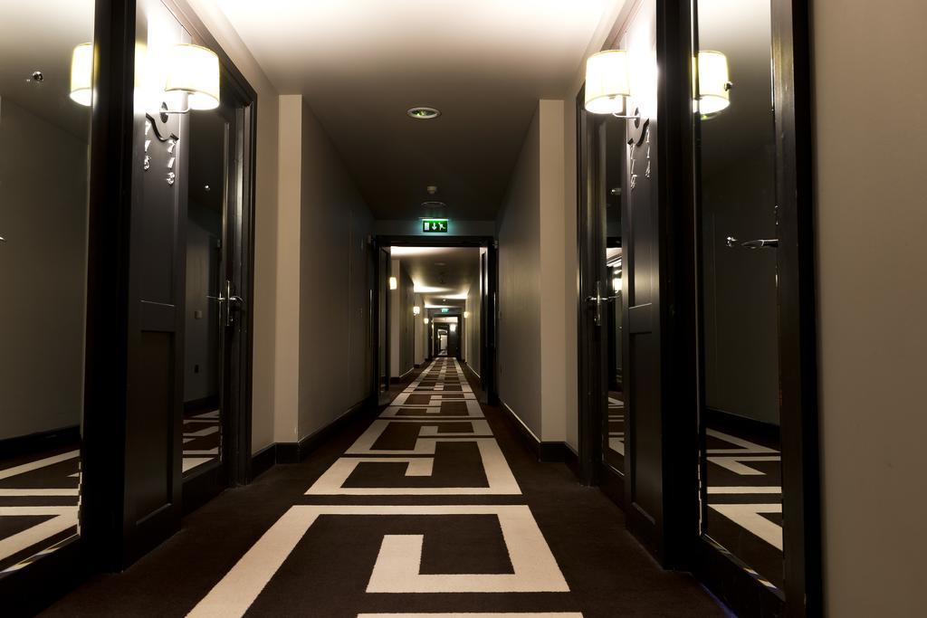 The Fitzwilliam Hotel Belfast Exteriér fotografie A corridor